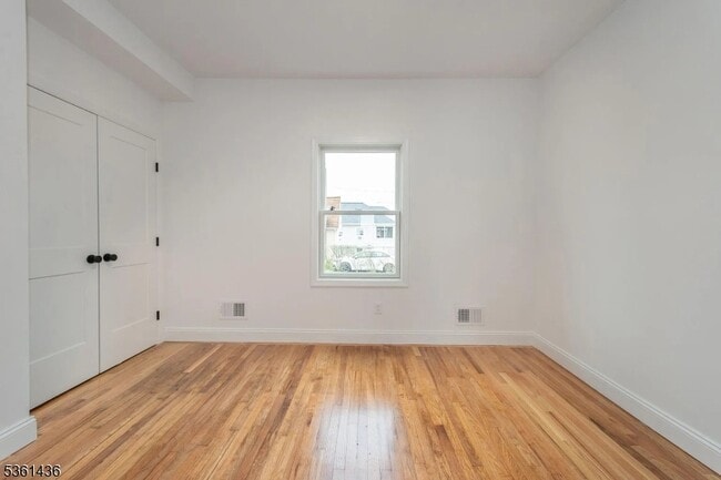 17 N Weiss St in Manville, NJ - Building Photo - Building Photo