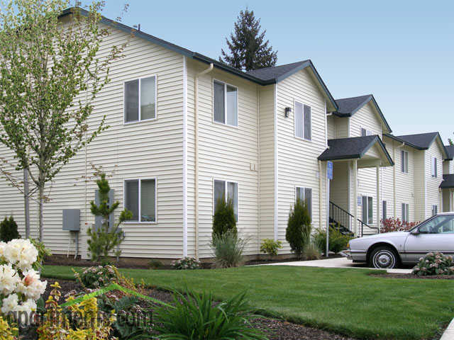 Victoria Place Apartments in Dallas, OR - Building Photo - Building Photo