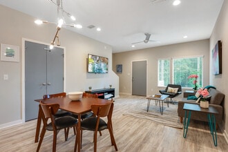 823 N Bronough St in Tallahassee, FL - Building Photo - Building Photo