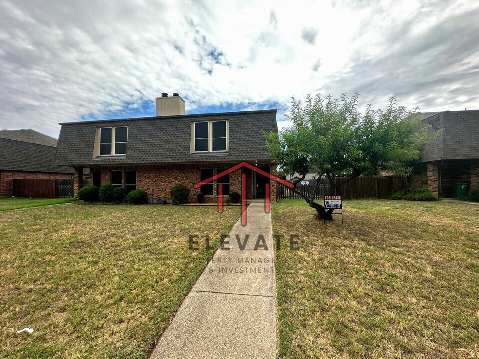 1305 Lovell Dr in Arlington, TX - Building Photo