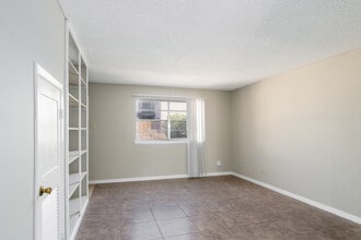 Alto Mesa Apartments in El Paso, TX - Building Photo - Interior Photo