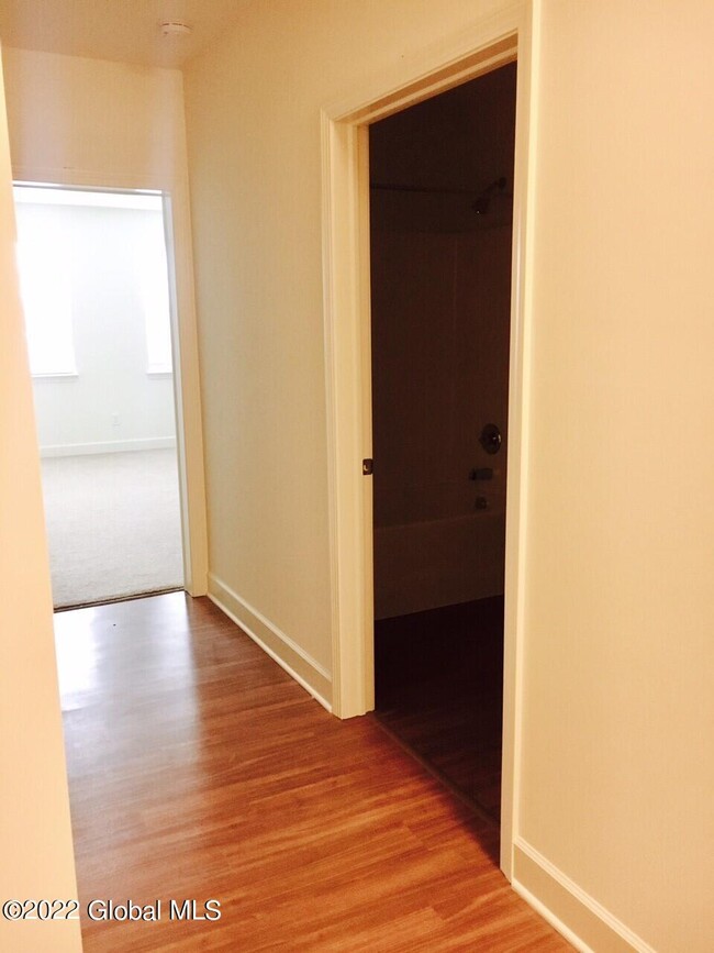 6 Alice Wagner Wy-Unit -17 in Niskayuna, NY - Building Photo - Building Photo
