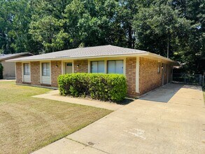 6249 Wares Ferry Rd in Montgomery, AL - Building Photo - Building Photo