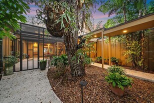 3348 Old Oak Dr in Sarasota, FL - Building Photo