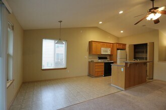 1834-1834 SE 11th Ave in Camas, WA - Building Photo - Building Photo