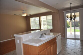 108 Lone Oak Ct in Roseville, CA - Building Photo - Building Photo