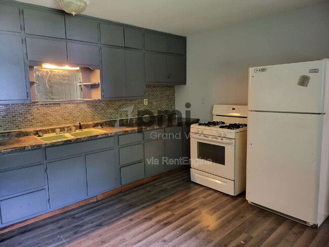 1425 S Fairview Ave in Decatur, IL - Building Photo - Building Photo