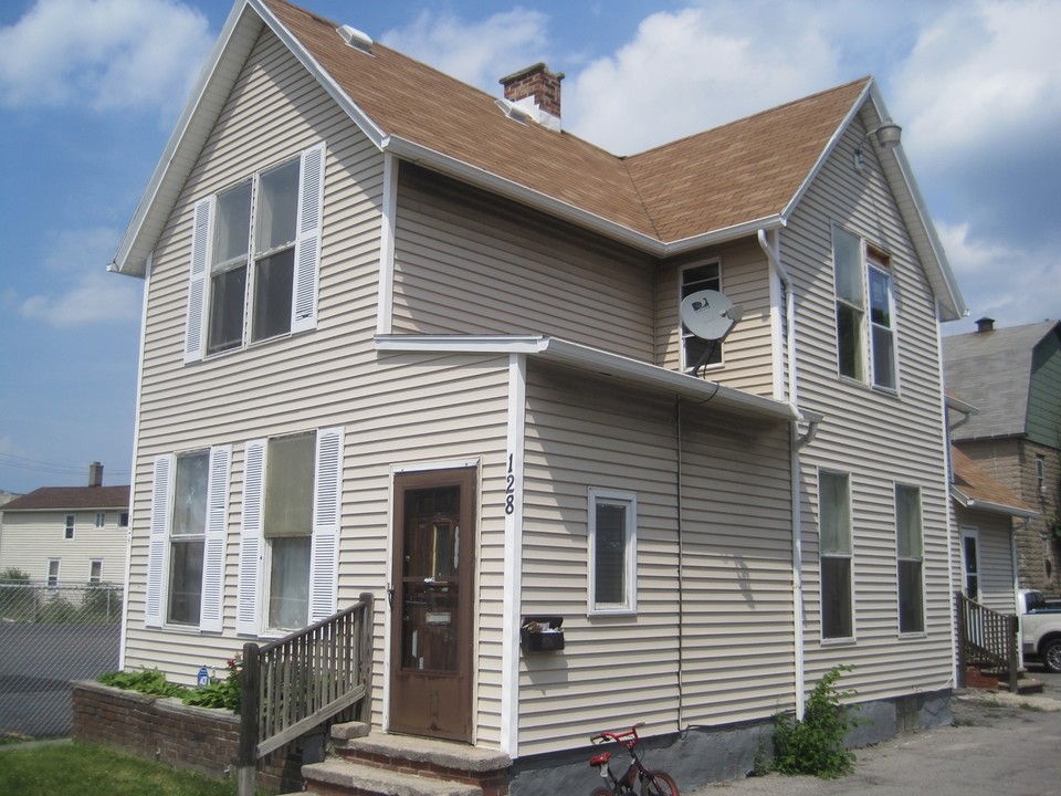 128 Genesee St in Rochester, NY - Building Photo