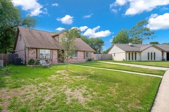 706 Yale Ln in Deer Park, TX - Building Photo - Building Photo