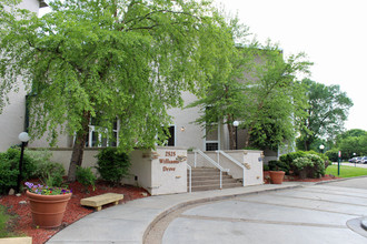 Stone Grove Apartments in Burnsville, MN - Foto de edificio - Building Photo