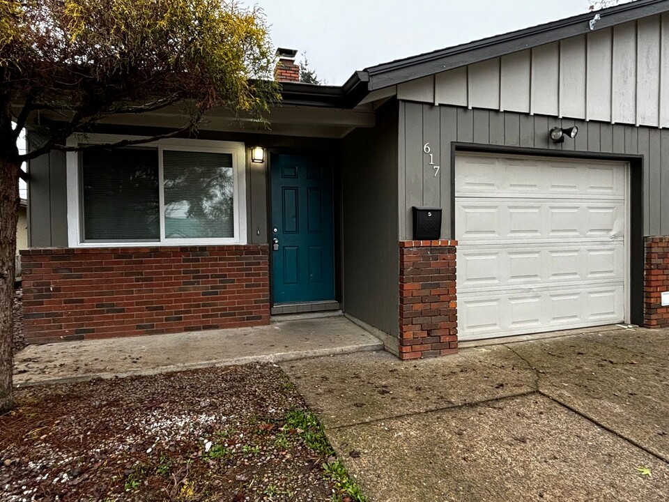 615-617 Walnut St in Corvallis, OR - Building Photo