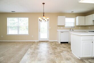 4065 Crescent Walk Ln NE in Suwanee, GA - Building Photo - Building Photo