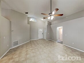 134 N Aberdeen Cir in Sanford, FL - Building Photo - Building Photo