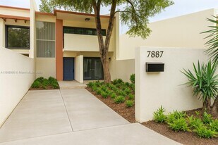 7887 SW 105th Pl in Miami, FL - Building Photo