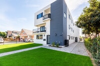 1458 W 37th Pl, Unit Private room in 15B15B