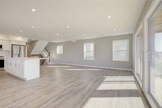 66 California St in Long Beach, NY - Building Photo - Building Photo