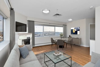 Park Square Apartments in Edmonton, AB - Building Photo - Building Photo