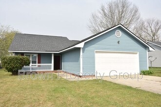55 Surfwind Dr in Spring Lake, NC - Building Photo - Building Photo