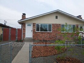 222 E Crown Ave in Spokane, WA - Building Photo