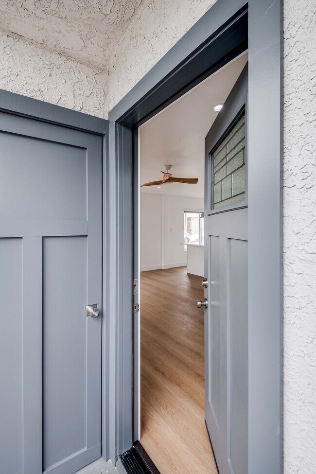 216 Rosecrans Ave, Unit A in Manhattan Beach, CA - Building Photo - Building Photo