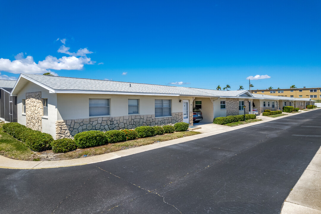 Seminole Hill Villas in Seminole, FL - Building Photo