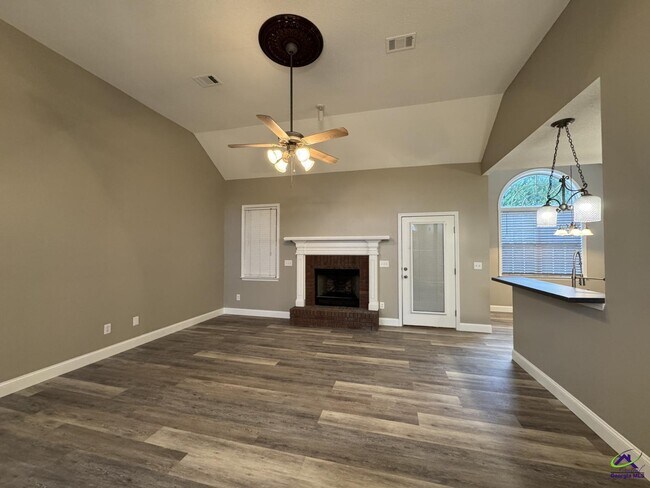 106 Daventry Ln in Warner Robins, GA - Building Photo - Building Photo