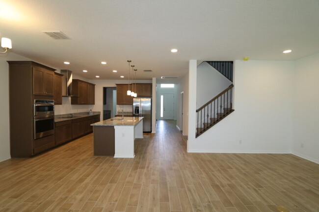 38120 Shale Stone Ct in Zephyrhills, FL - Building Photo - Building Photo