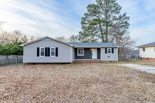 5 Rawood Dr in Travelers Rest, SC - Building Photo