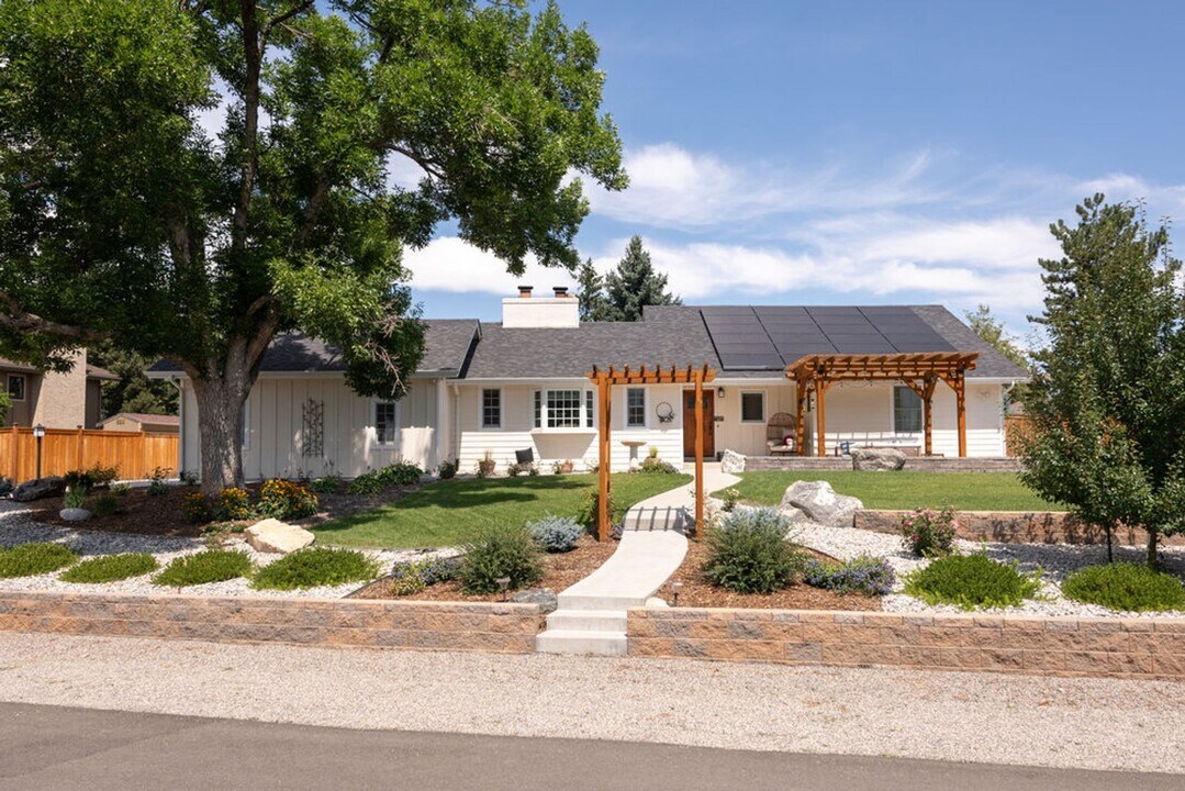 14117 W 58th Pl in Arvada, CO - Building Photo