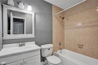 1816 E Oakland Park Blvd, Unit 64 in Oakland Park, FL - Building Photo - Building Photo