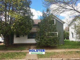 930 S 4th Ave in Wausau, WI - Building Photo