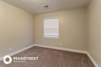 909 Rolling Meadows Blvd in Midwest City, OK - Foto de edificio - Building Photo