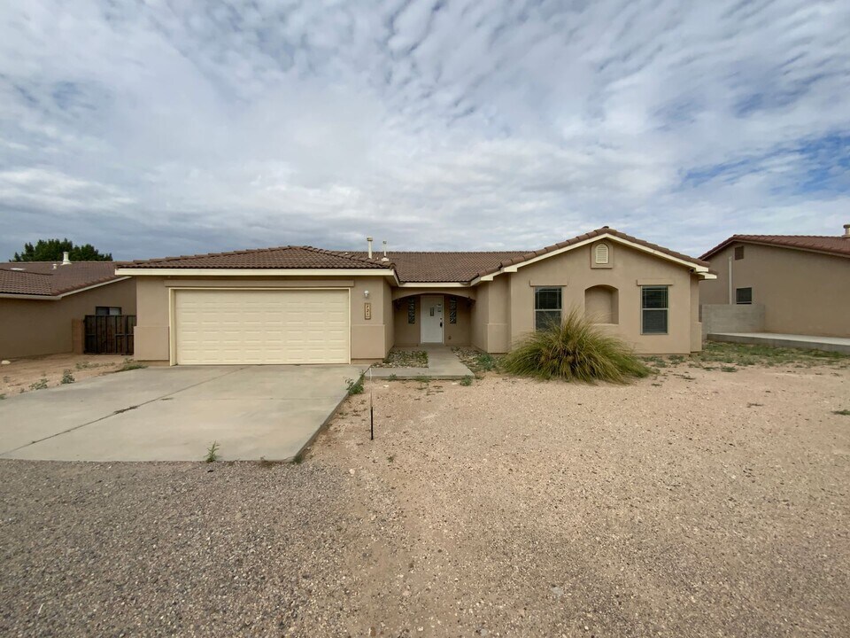 721 6th St NE in Rio Rancho, NM - Building Photo