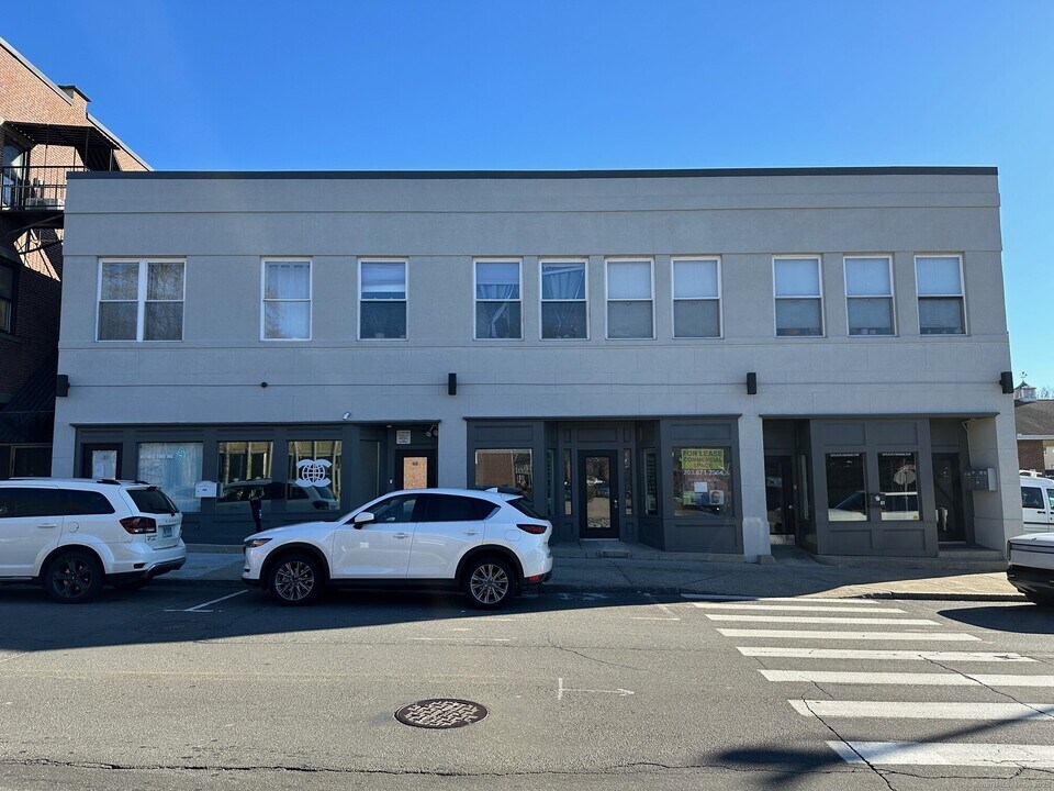 65 Elizabeth St in Derby, CT - Building Photo