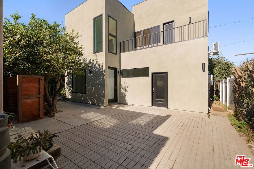 3909 W Exposition Blvd, Unit 86-104 in Los Angeles, CA - Building Photo