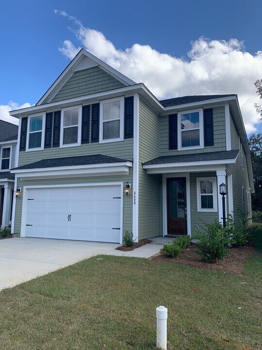 8640 Windsor Hill Blvd in North Charleston, SC - Building Photo