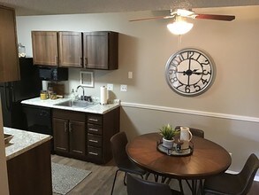 Rustic Woods in Tulsa, OK - Foto de edificio - Building Photo