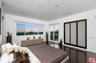 1415 Summitridge Dr in Beverly Hills, CA - Building Photo - Building Photo