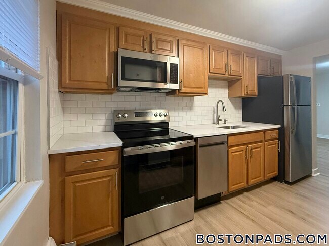 12 Totman Dr in Woburn, MA - Foto de edificio - Building Photo