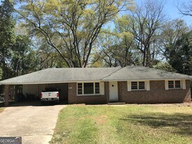 160 Brookwood Dr in Athens, GA - Building Photo