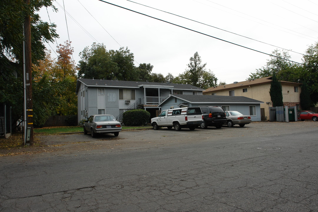 739 W 1st Ave in Chico, CA - Building Photo