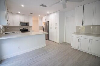 4844 Grapevine Wy in Davie, FL - Building Photo - Building Photo