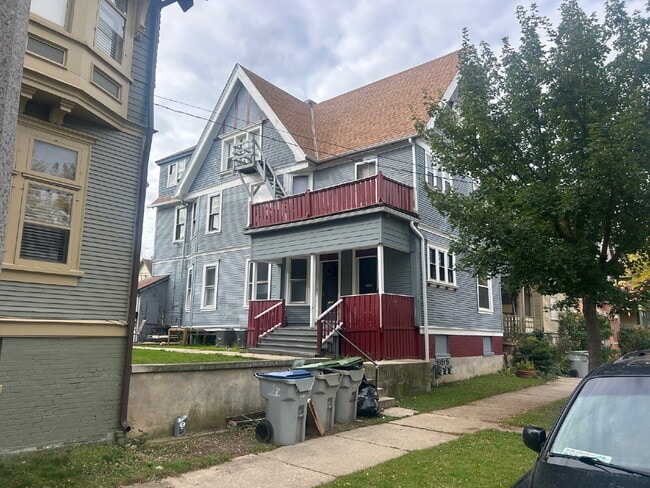 property at 131 E Lloyd St