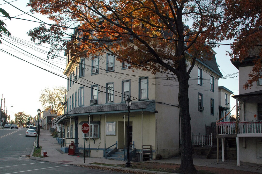 223 W High St in Phoenixville, PA - Building Photo