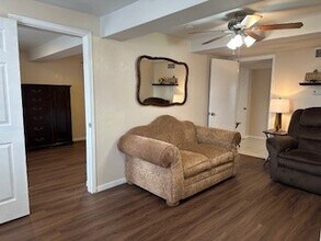 913 Atchison St in Sealy, TX - Building Photo - Building Photo