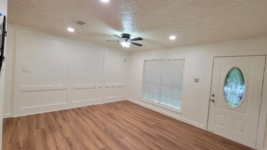 2100 Hill Top Ct in Conroe, TX - Building Photo - Building Photo