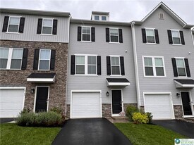 7634 Clayton Ave in Coopersburg, PA - Building Photo