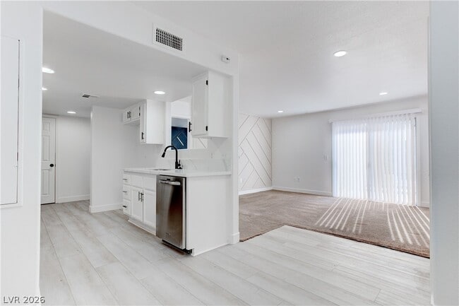 5792 Ambassador Ave in Las Vegas, NV - Foto de edificio - Building Photo