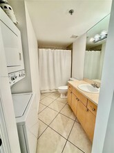 2630 SW 28th St, Unit 16 in Miami, FL - Building Photo - Building Photo