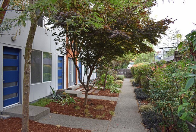 Bleu Apartments in Seattle, WA - Building Photo - Building Photo